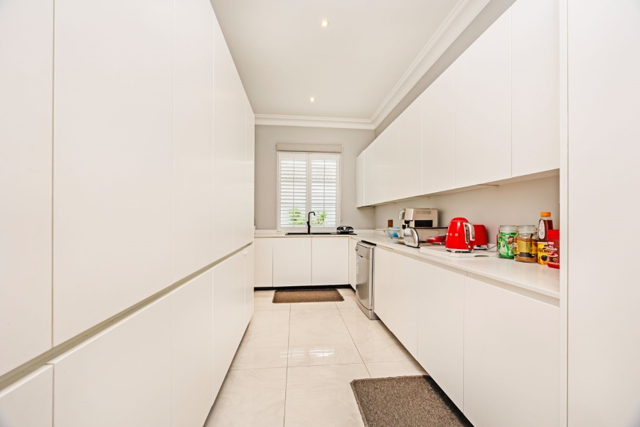 7 Bedroom Property for Sale in Flamingo Vlei Western Cape